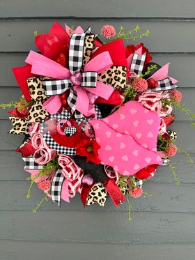 712-33-Valentine's Wreath with Lips(95)