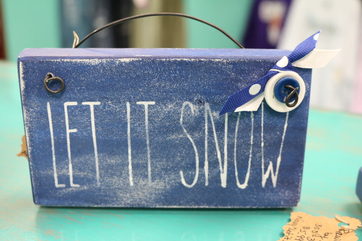 303-319-Navy Let it Snow Sign(5.99)