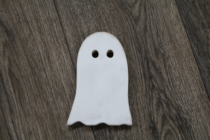 124411-White Ghost Shelf Sitter(10)