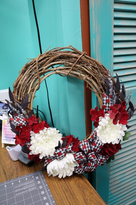 303-120-Blk/wht/red Wreath(24.99)