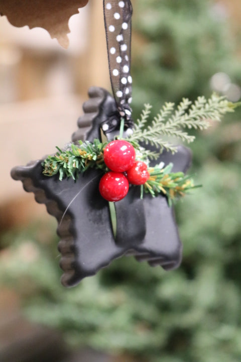 303-63-Black Alum Cookie Cutter Ornament(2.99)